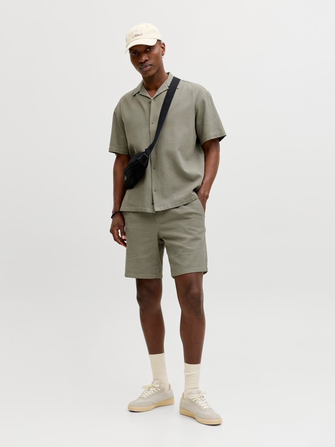 model_shot-front_full